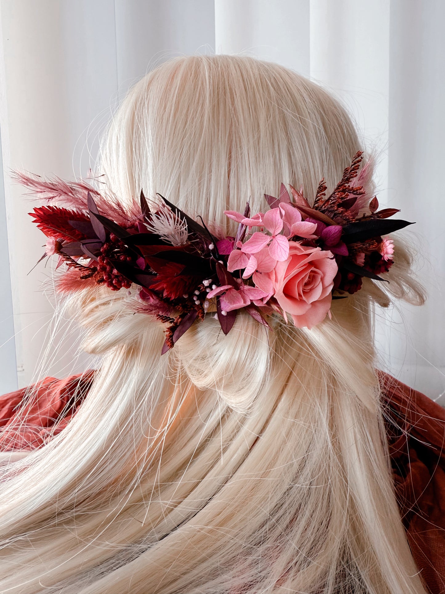 Handmade bridal comb with pink preserved rose, burgundy foliage, and dried florals – perfect for rustic and bohemian weddings.