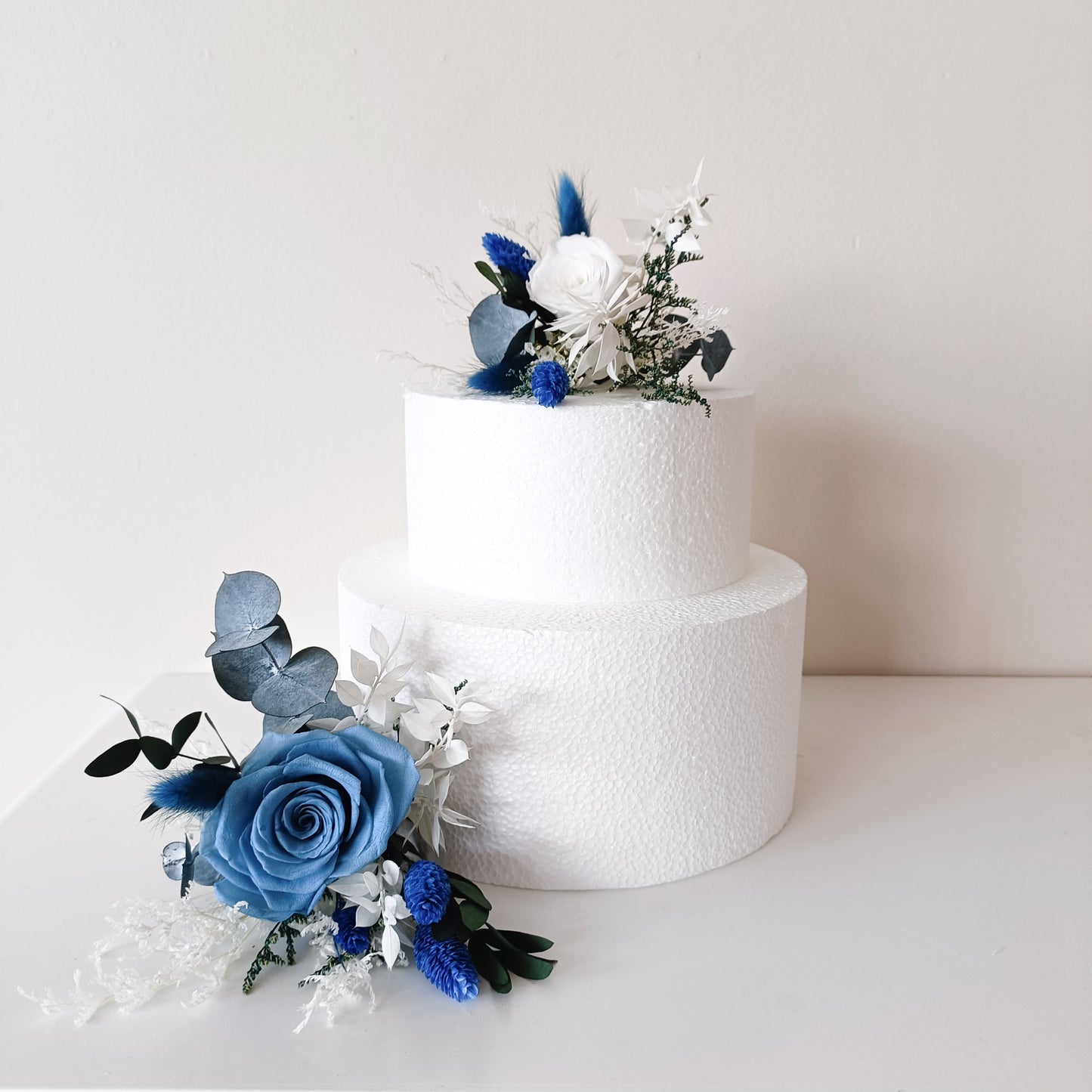 Custom dried flower cake decoration – artificial and preserved mix for Australian weddings
