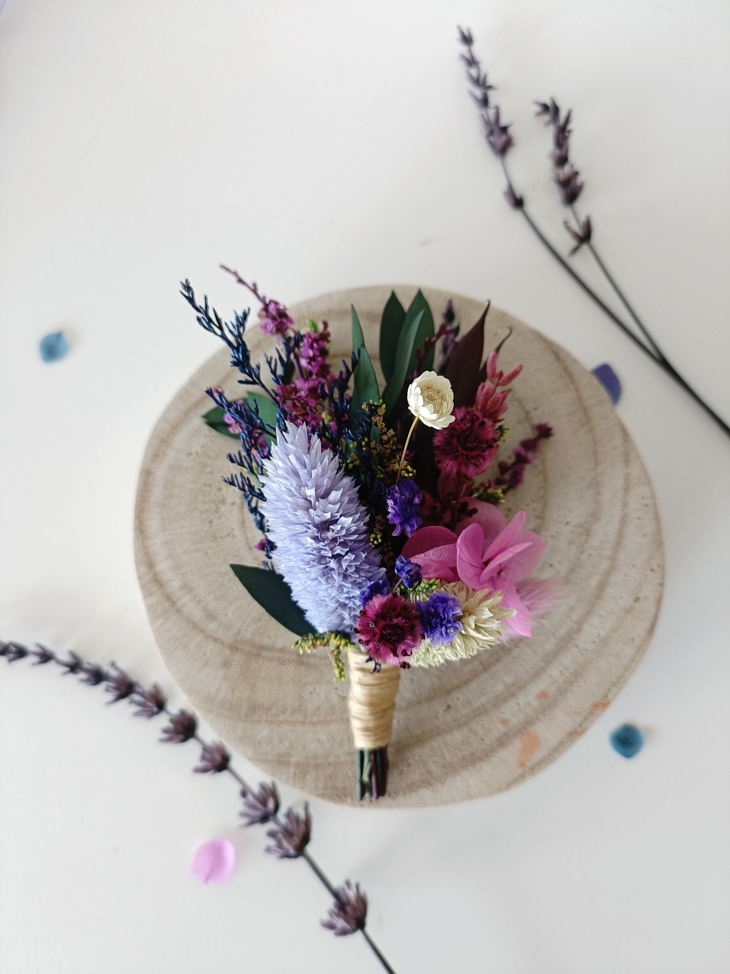 Floral boutonniere made with dried hydrangea, burgundy blooms, and lavender accents – a stylish choice for weddings, groomsmen, or corsage alternatives.
