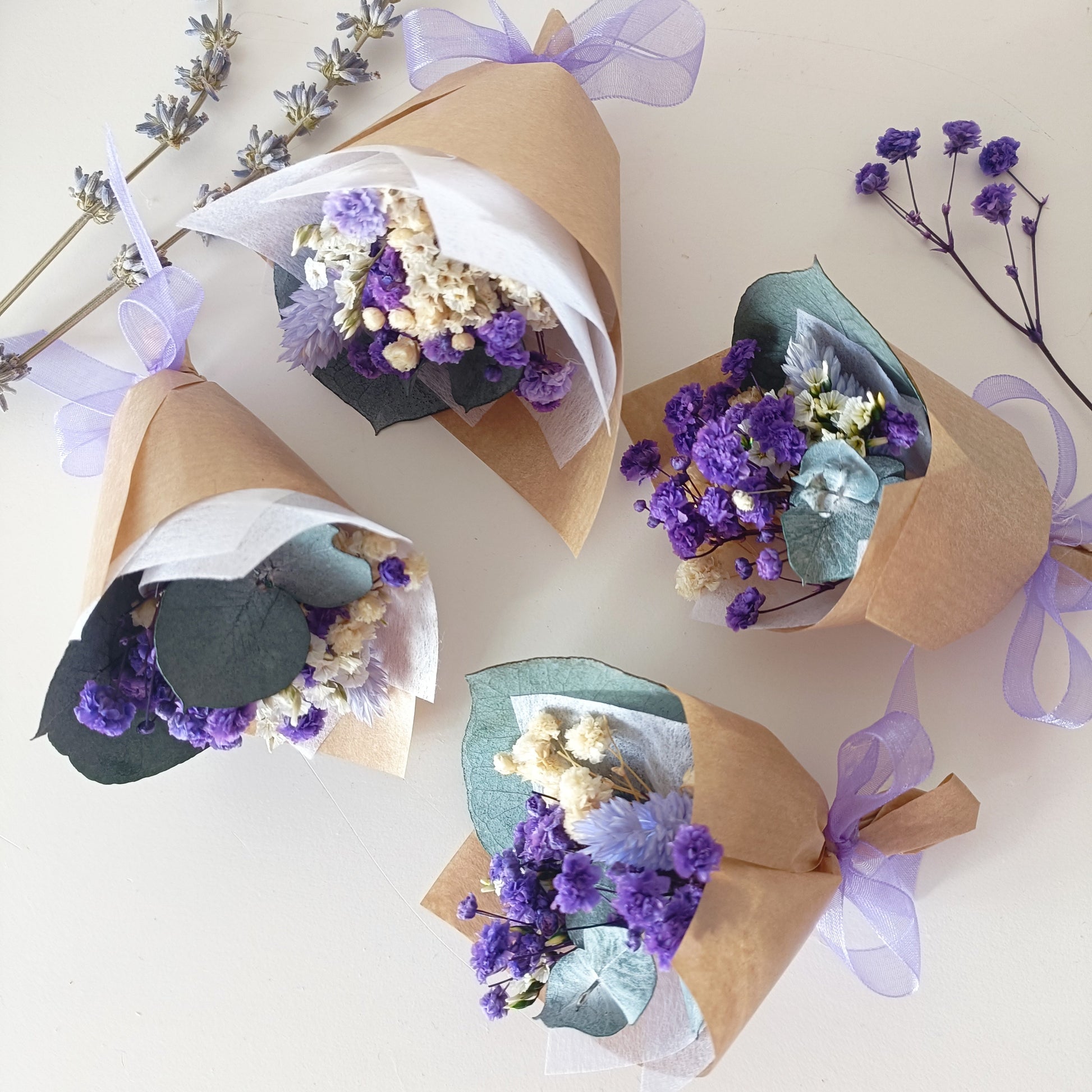 Purple and neutral dried flower posies with preserved blooms and eucalyptus leaves. Ideal for eco-friendly events, gifting, and rustic weddings.