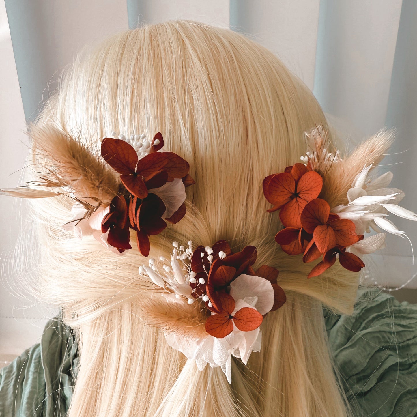 Floral hair comb with rust and white flowers, rustic boho wedding hairstyle accessory