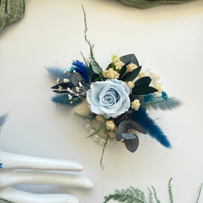 Dried and preserved flower hair comb in dusty blue and ivory tones with eucalyptus, perfect for boho brides.