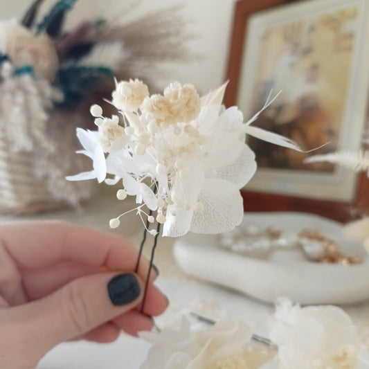 Floral hairpin set featuring delicate preserved flowers for wedding hairstyles"