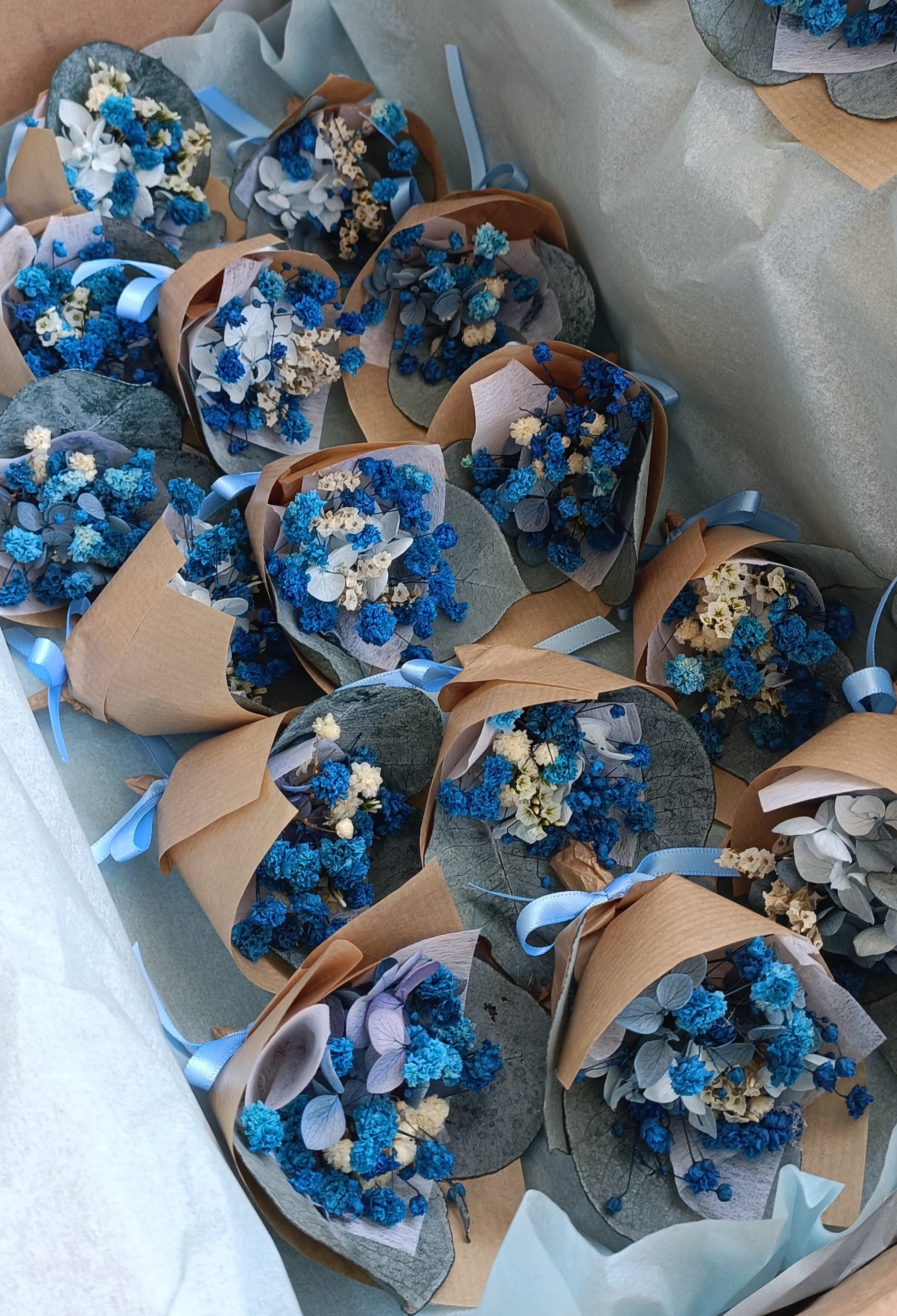Mini dried flower bouquets in blue and cream tones, handcrafted with preserved hydrangea and statice â€“ perfect for corporate gifts, weddings, or party favors.


