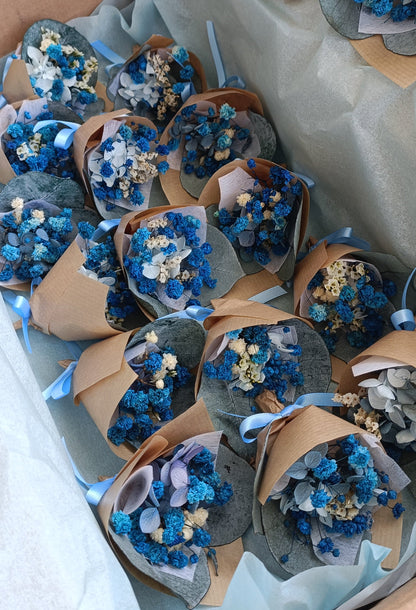 Mini dried flower bouquets in blue and cream tones, handcrafted with preserved hydrangea and statice – perfect for corporate gifts, weddings, or party favors.

