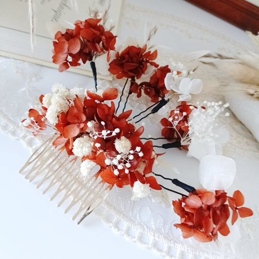 Terracotta bridal hair comb and pins set with preserved hydrangea, gypsophila, and rustic accents – handmade wedding hair accessories
