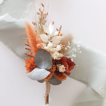 dried flower boutonniere, wedding boutonniere, groom boutonniere, rustic boutonniere, boho boutonniere, floral boutonniere, preserved flower boutonniere, everlasting boutonniere, groomsmen boutonniere, groom’s floral pin, rustic wedding boutonniere, bohemian boutonniere, white boutonniere, boutonniere for suit, natural flower boutonniere, handmade boutonniere, boutonniere with preserved flowers, elegant boutonniere, boutonniere set