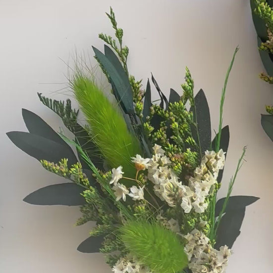 single-greenery-boutonniere-groom-wedding
